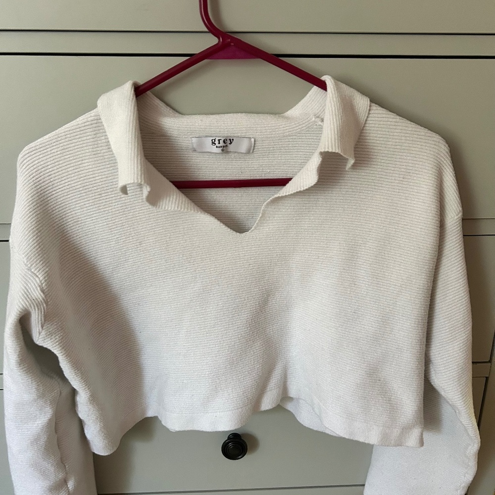 grey bandit cropped sweater